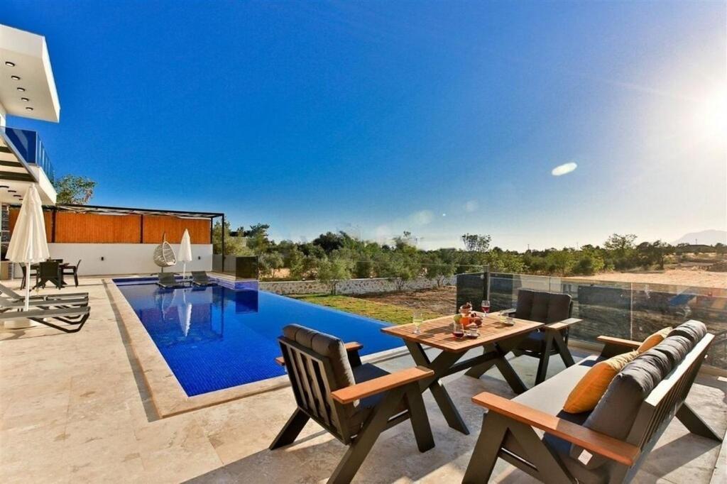 Villa Lycian-Kalkan 3 Bedroom-2 Jakuzzies-Sauna-Turkish Hamam-Huge Private Pool And Lovely Garden Kaș Exterior foto