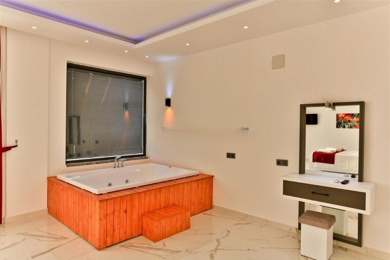 Villa Lycian-Kalkan 3 Bedroom-2 Jakuzzies-Sauna-Turkish Hamam-Huge Private Pool And Lovely Garden Kaș Exterior foto