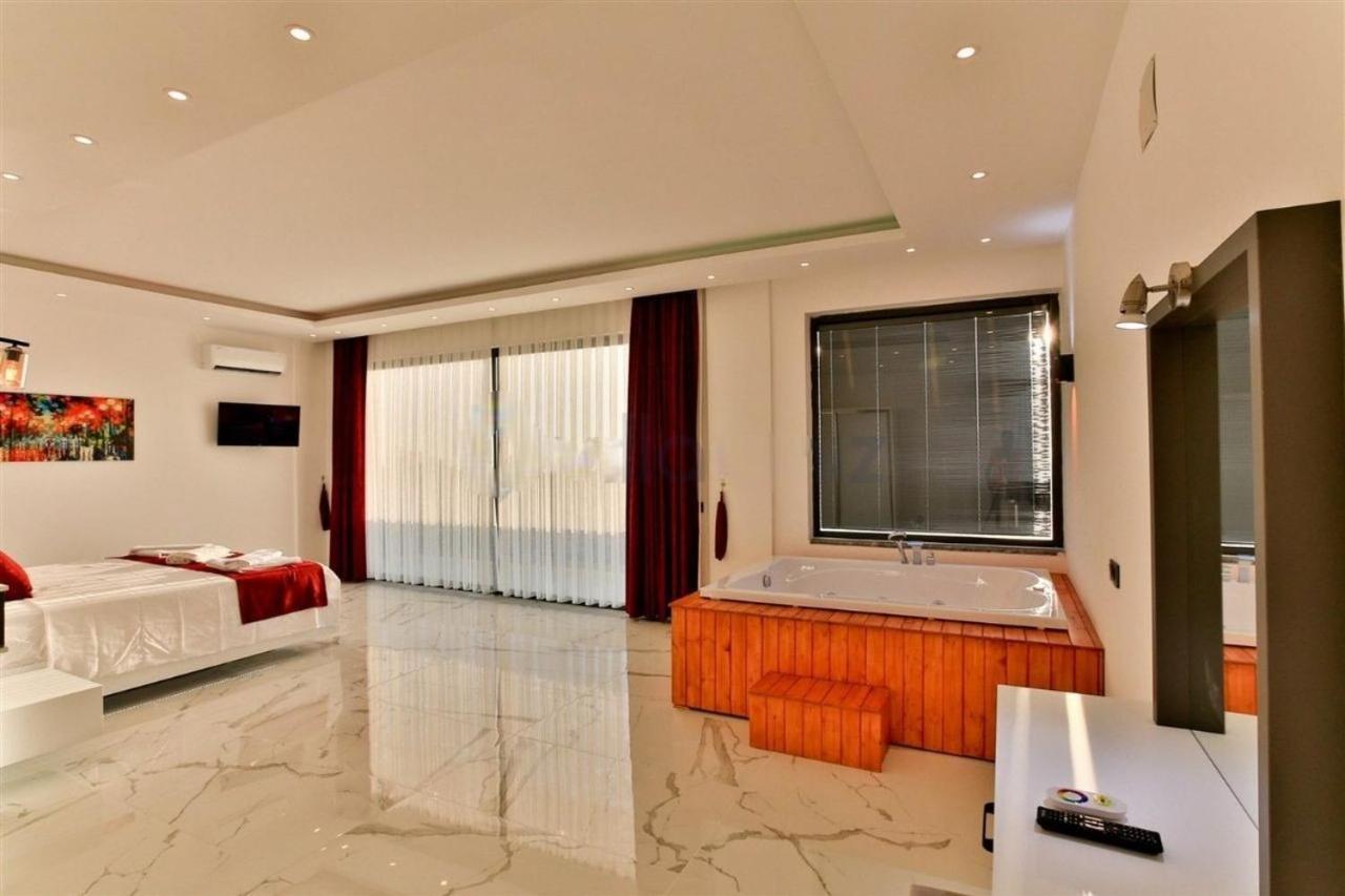 Villa Lycian-Kalkan 3 Bedroom-2 Jakuzzies-Sauna-Turkish Hamam-Huge Private Pool And Lovely Garden Kaș Exterior foto